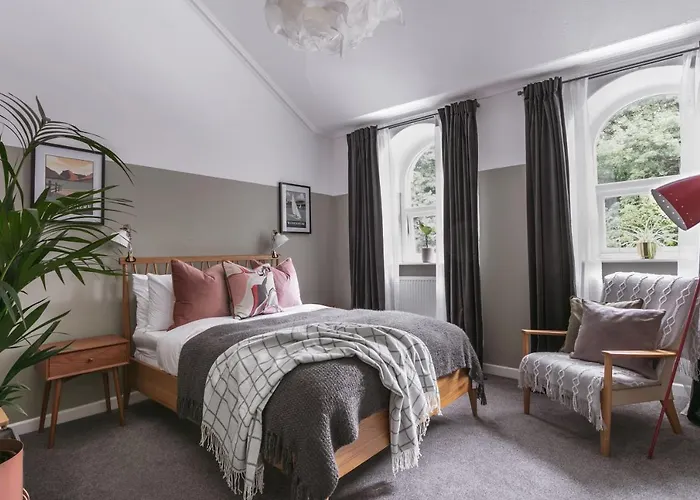 14 Church Street- Close To Windermere Train Station