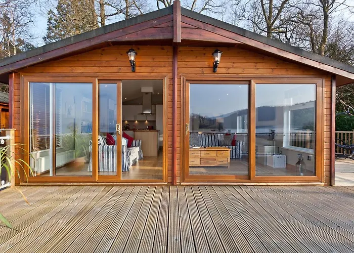 Lodge On The Lake