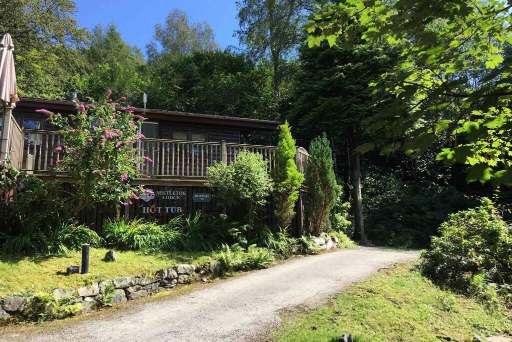Mistletoe One Luxury With Hot Tub Holiday home