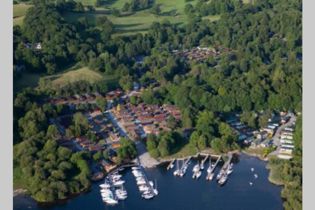 Holiday home Mistletoe One Luxury With Hot Tub Windermere