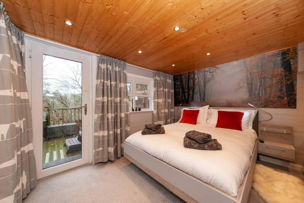 Mistletoe One Luxury With Hot Tub * Windermere