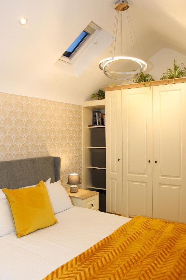 The Bird House At Invergarry Apartment