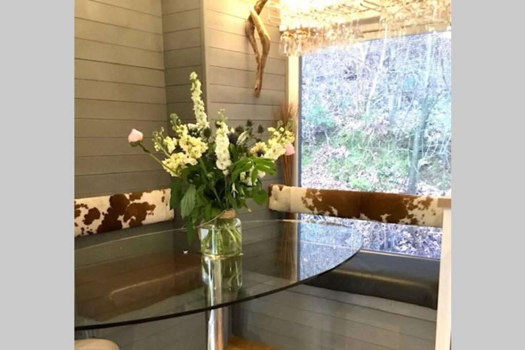 Holiday home Mistletoe One Luxury With Hot Tub