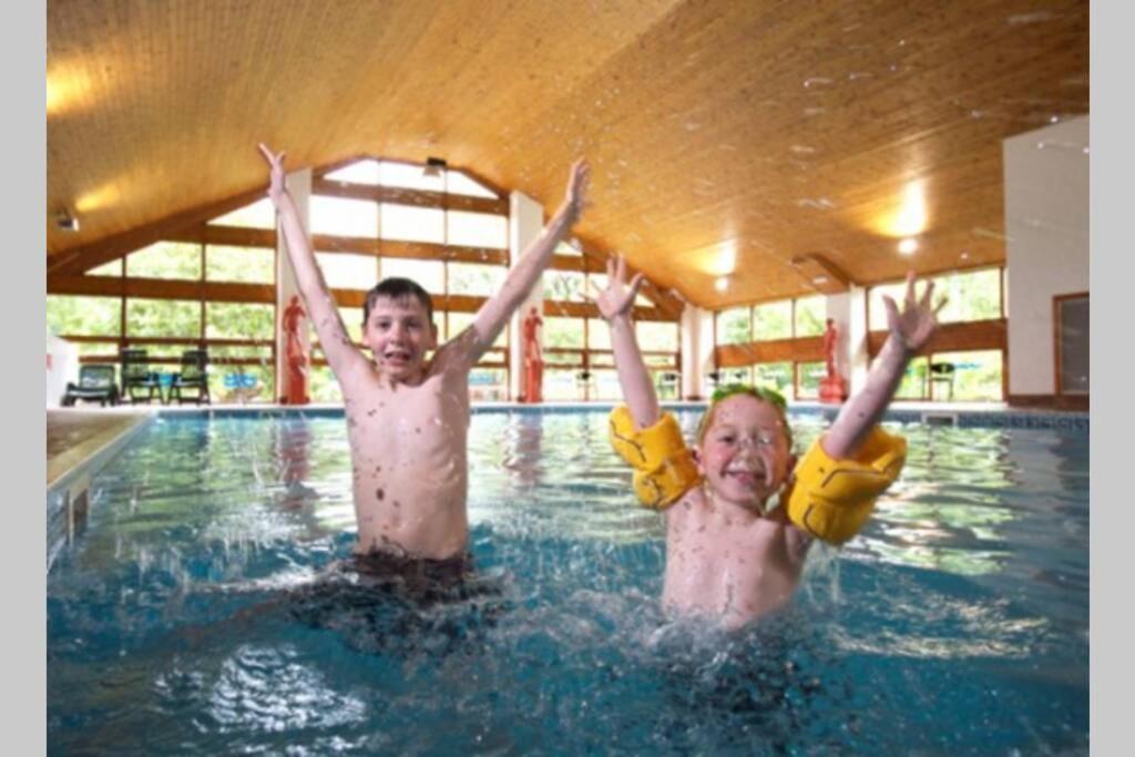 Mistletoe One Luxury With Hot Tub Windermere
