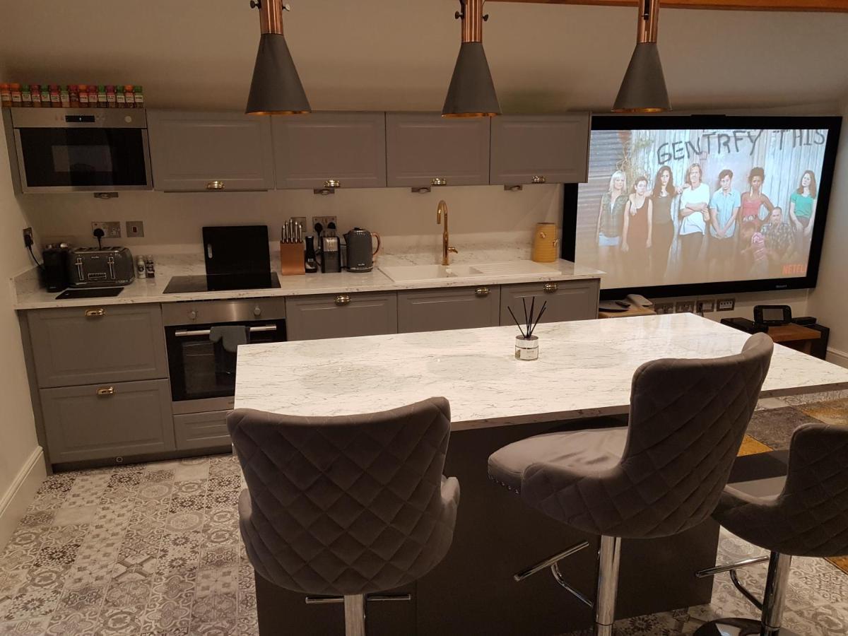 Central Luxury Two Bed Dog Friendly Apartment Windermere