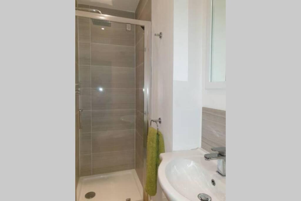 Acorn, Apartment *