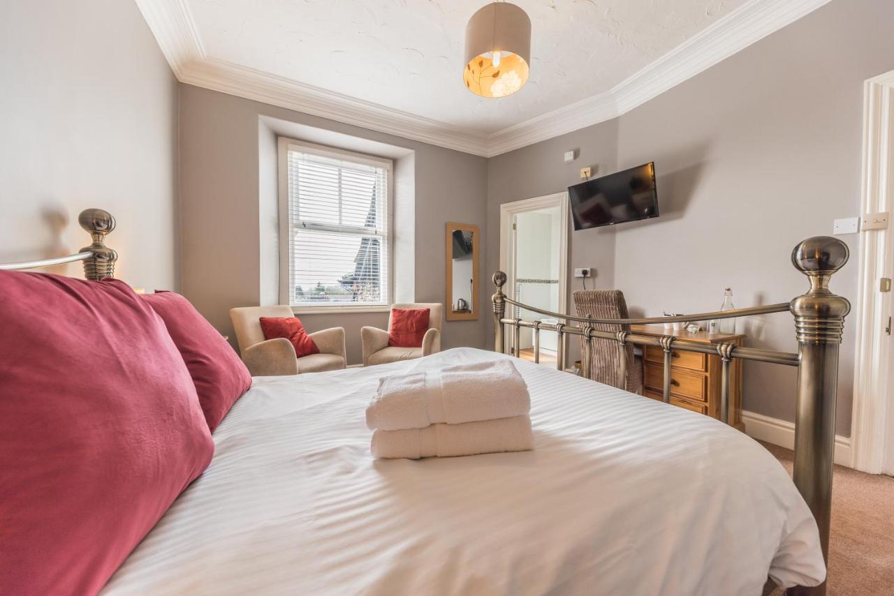 Holly-wood Guest house