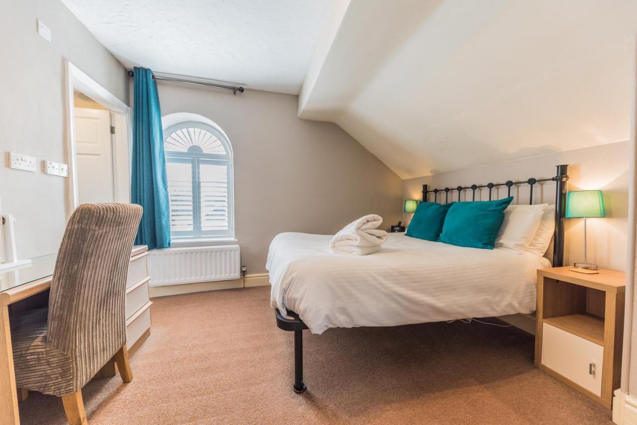 Guest house Holly-wood