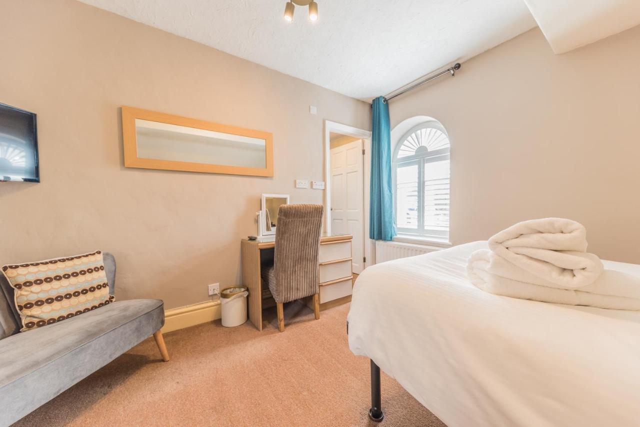 Holly-wood Guest house