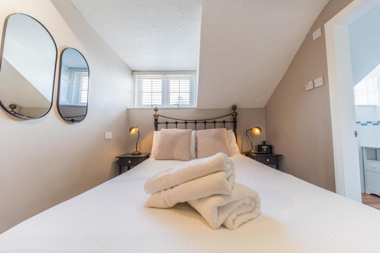 Holly-wood Guest house 4*