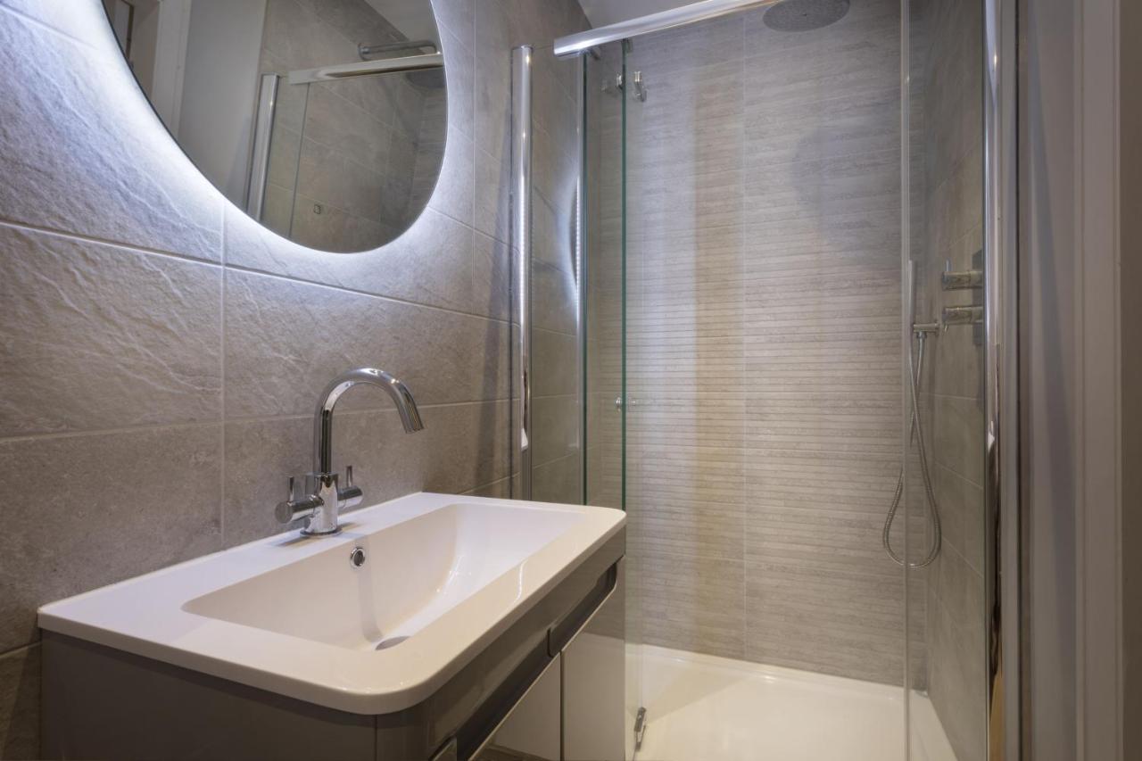 Woodlands Family Retreat With Hot Tub And Sauna Holiday home Windermere