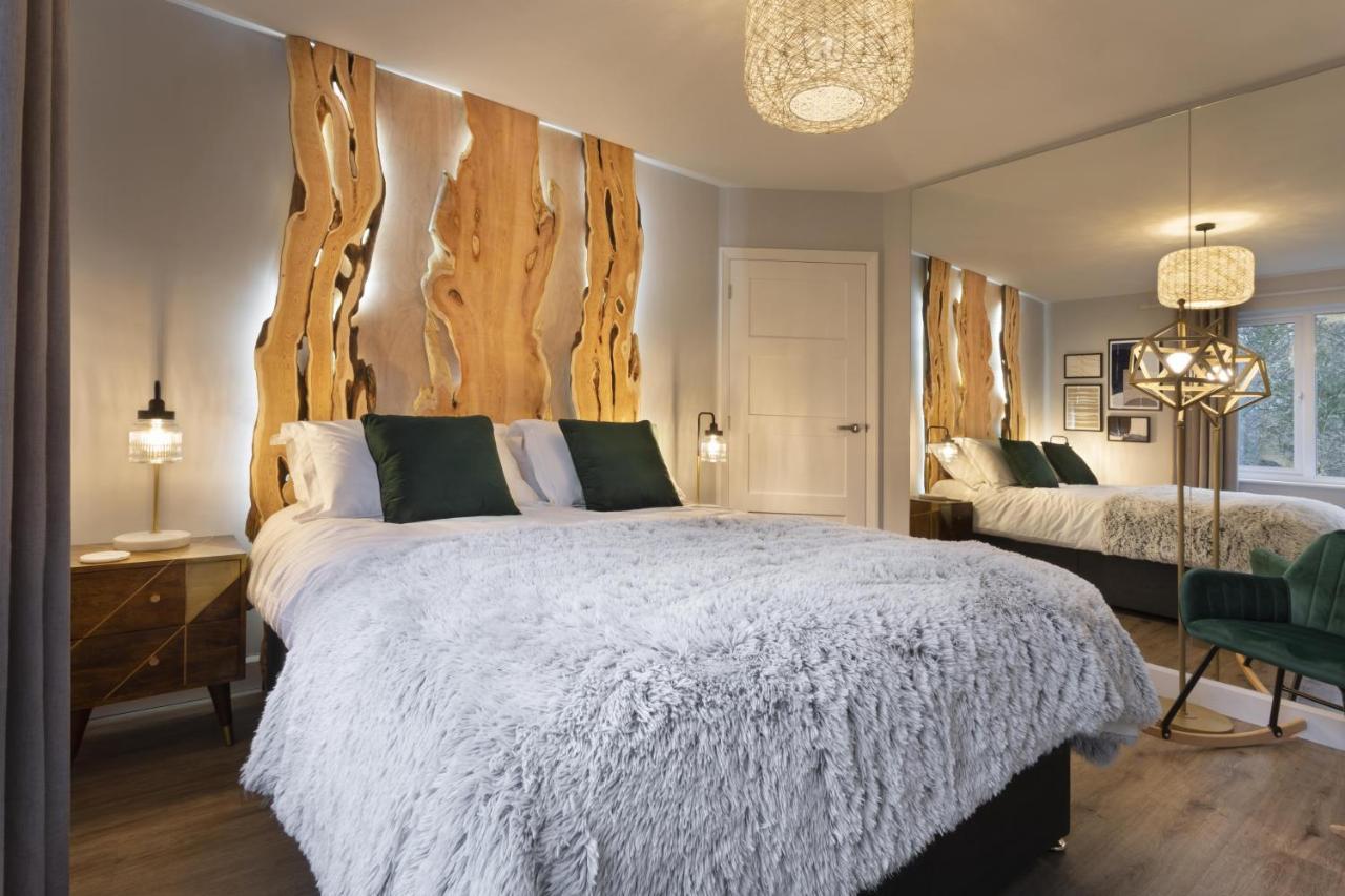 Woodlands Family Retreat With Hot Tub And Sauna Holiday home