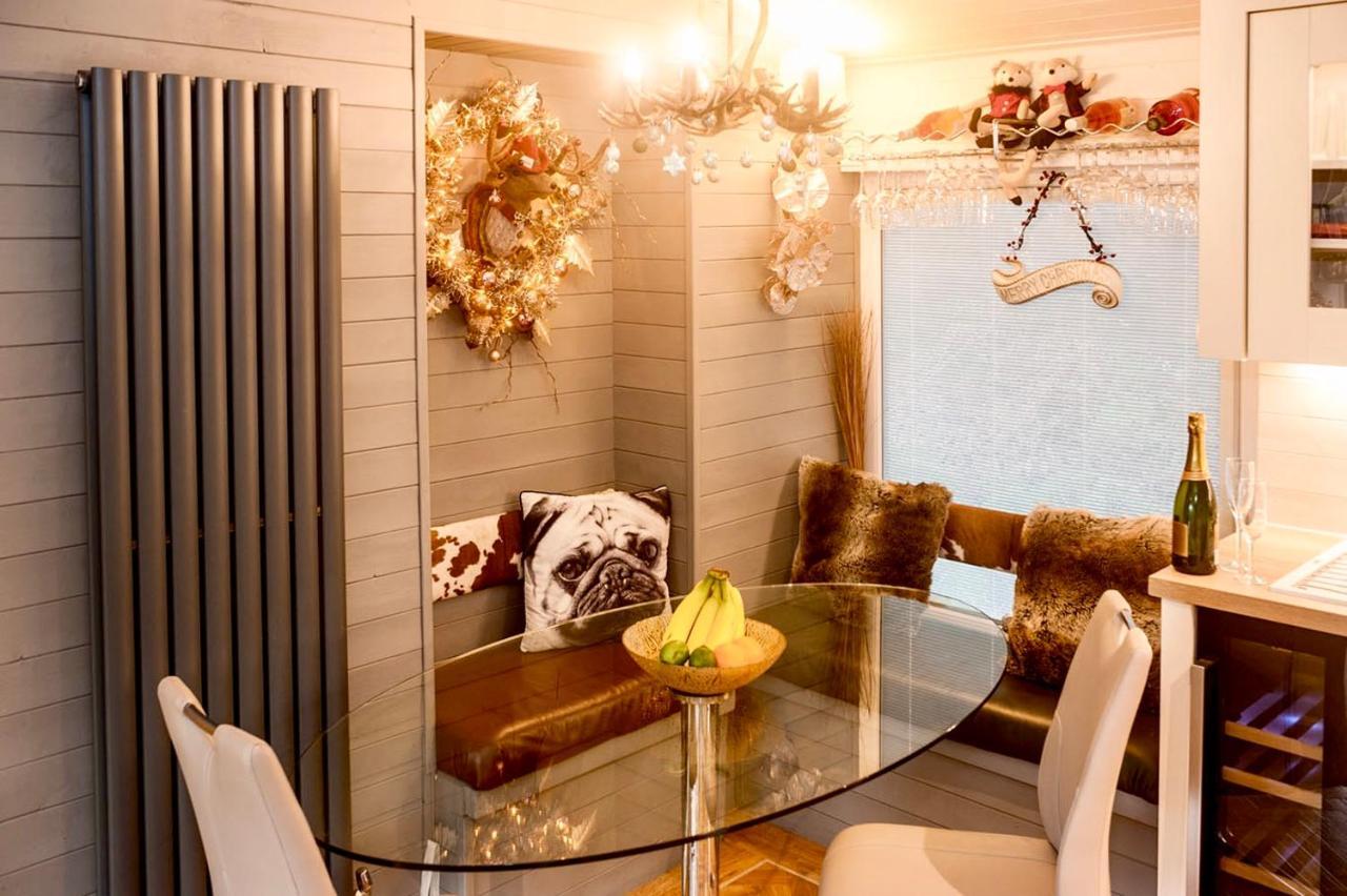 Mistletoe One Luxury With Hot Tub