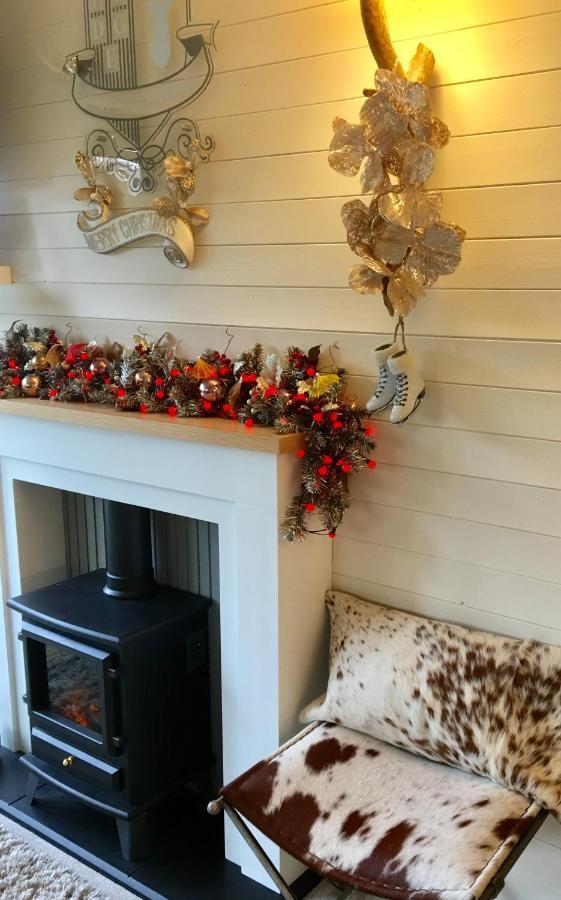 Mistletoe One Luxury With Hot Tub Holiday home *