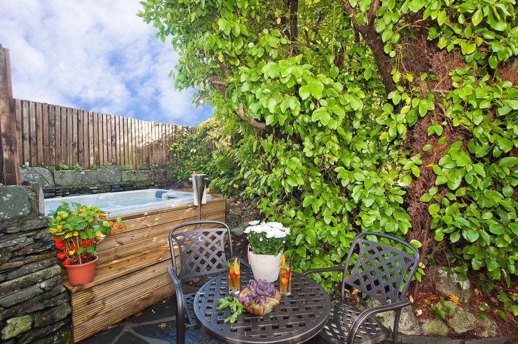 Boutique & Hot Tubs Hotel 4*