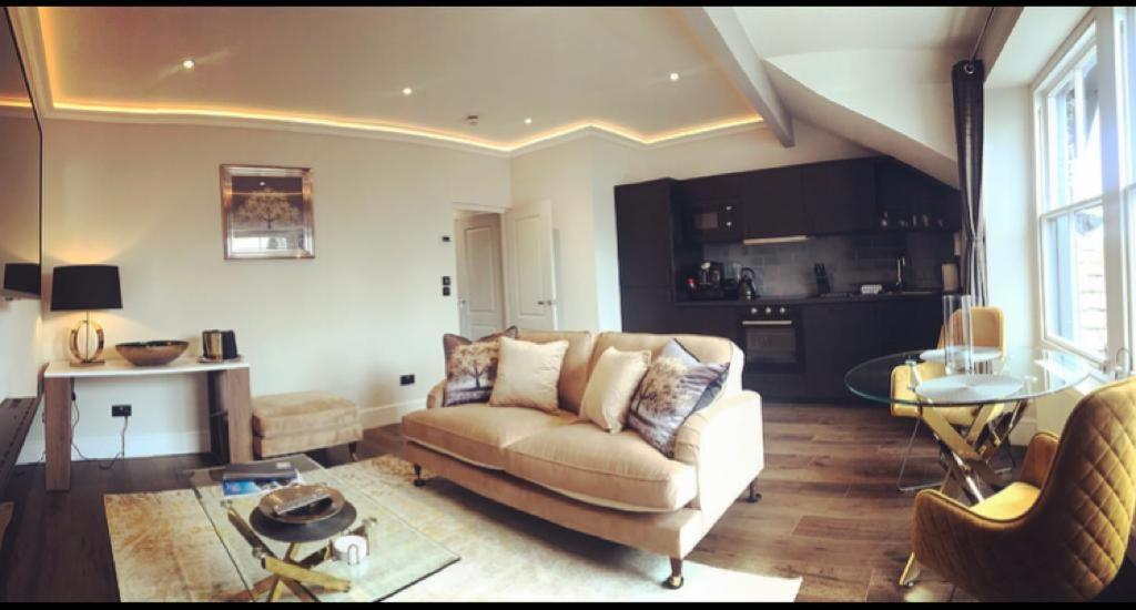 The Mews Boutique Deluxe Apartments, Sleep 2-6 People , Central Location, Free Parking Apartamento Windermere