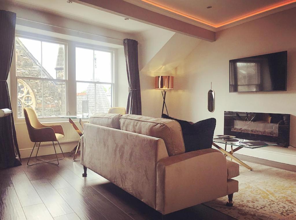 The Mews Boutique Deluxe Apartments, Sleep 2-6 People , Central Location, Free Parking * Windermere