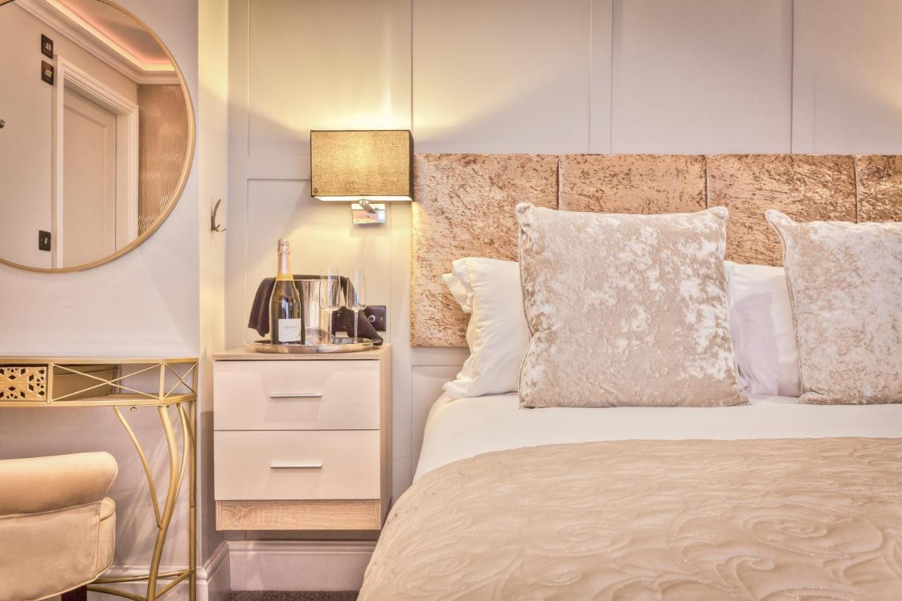 The Mews Boutique Deluxe Apartments, Sleep 2-6 People , Central Location, Free Parking Apartment *