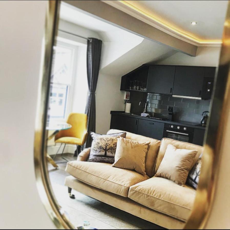 The Mews Boutique Deluxe Apartments, Sleep 2-6 People , Central Location, Free Parking Apartamento