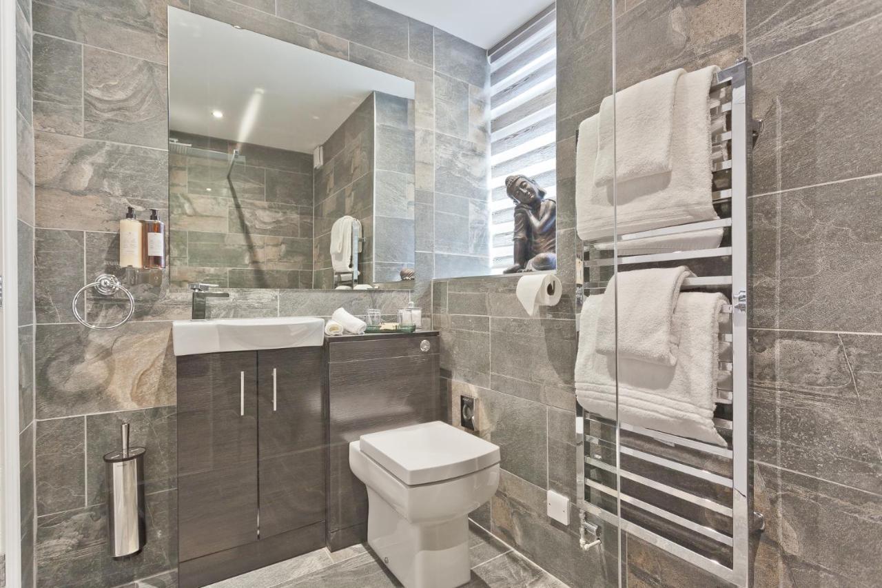 The Mews Boutique Deluxe Apartments, Sleep 2-6 People , Central Location, Free Parking * Windermere