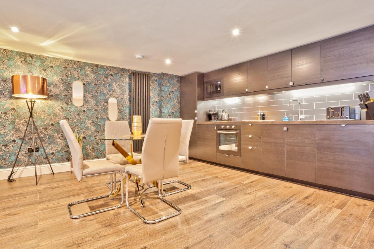 Apartamento The Mews Boutique Deluxe Apartments, Sleep 2-6 People , Central Location, Free Parking *