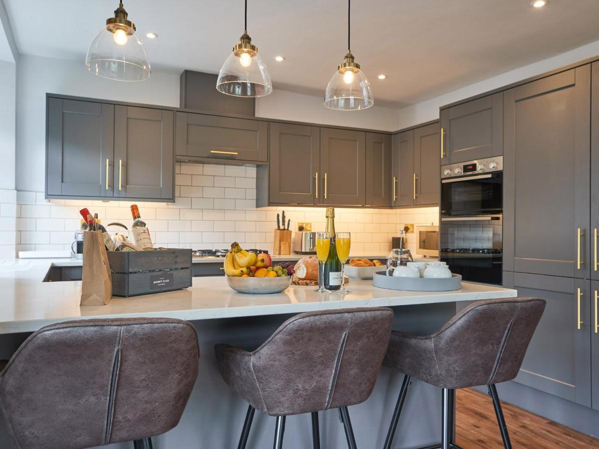 Upper Sheriff's Place * Windermere