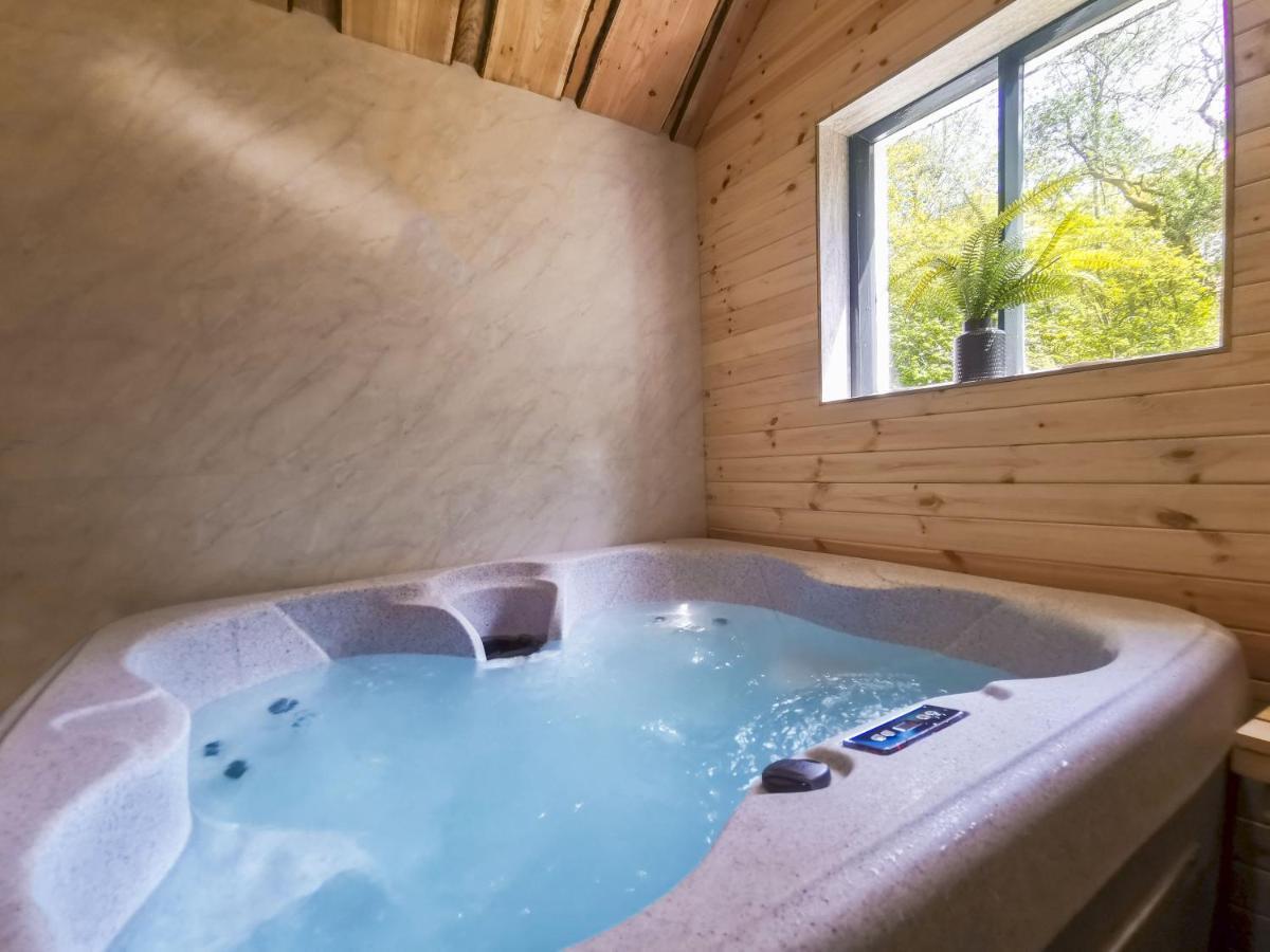 Woodlands Family Retreat With Hot Tub And Sauna