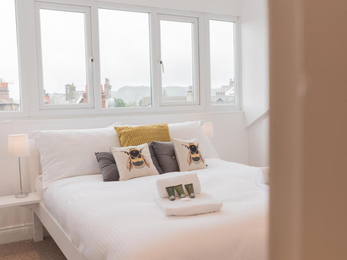 Pass The Keys Stylish Holiday home
