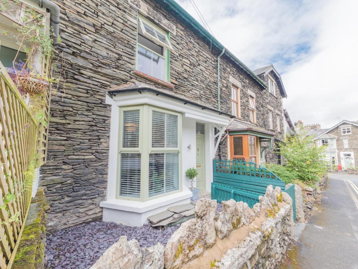 Pass The Keys Stylish Holiday home