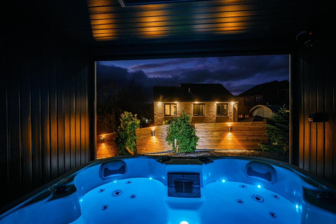 Holiday home Rockside: Luxury 2-bedroom With Hot Tub And Pet-friendly Central *