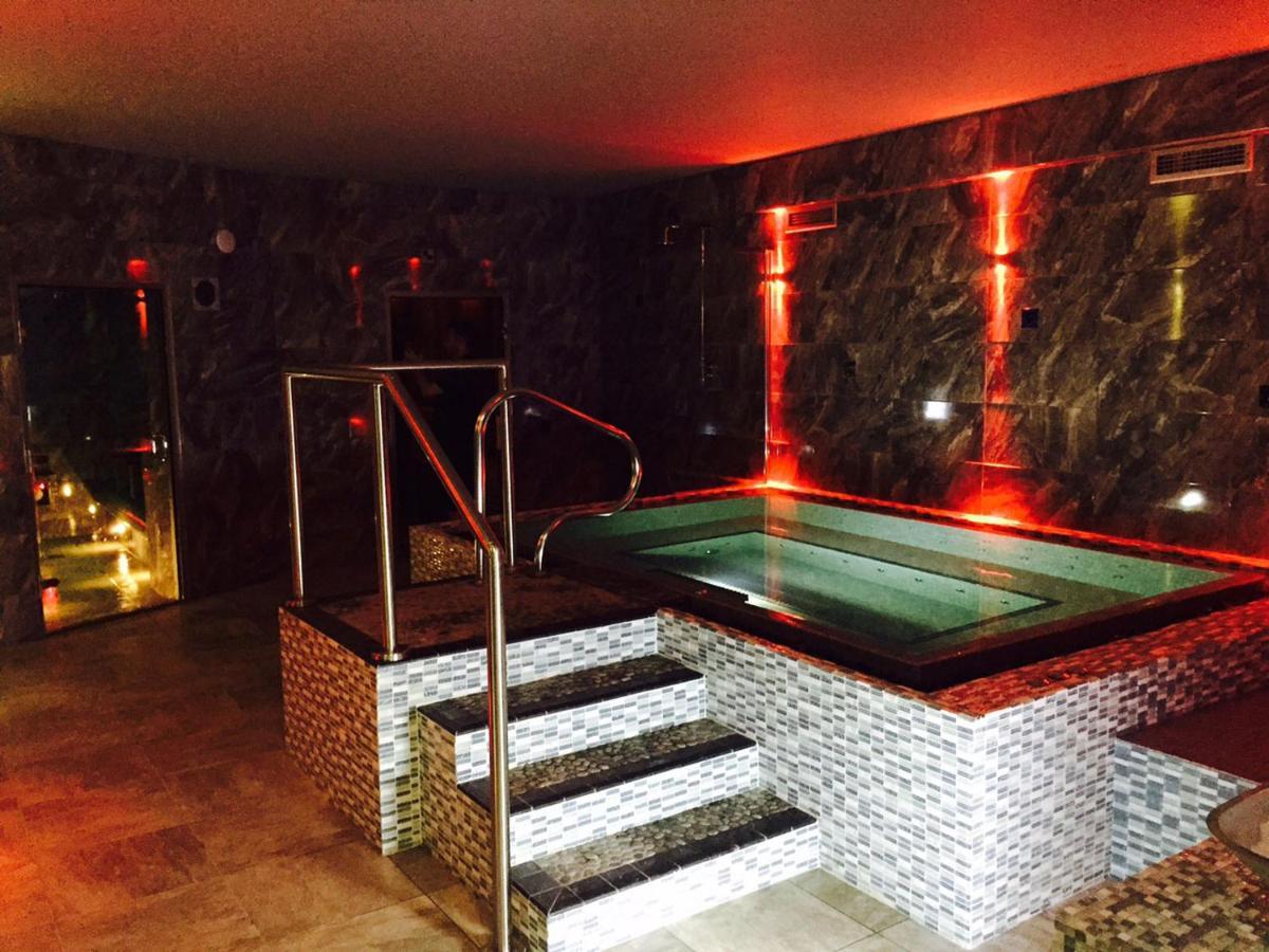 Holly With Free Off Site Health Club Guest house Windermere