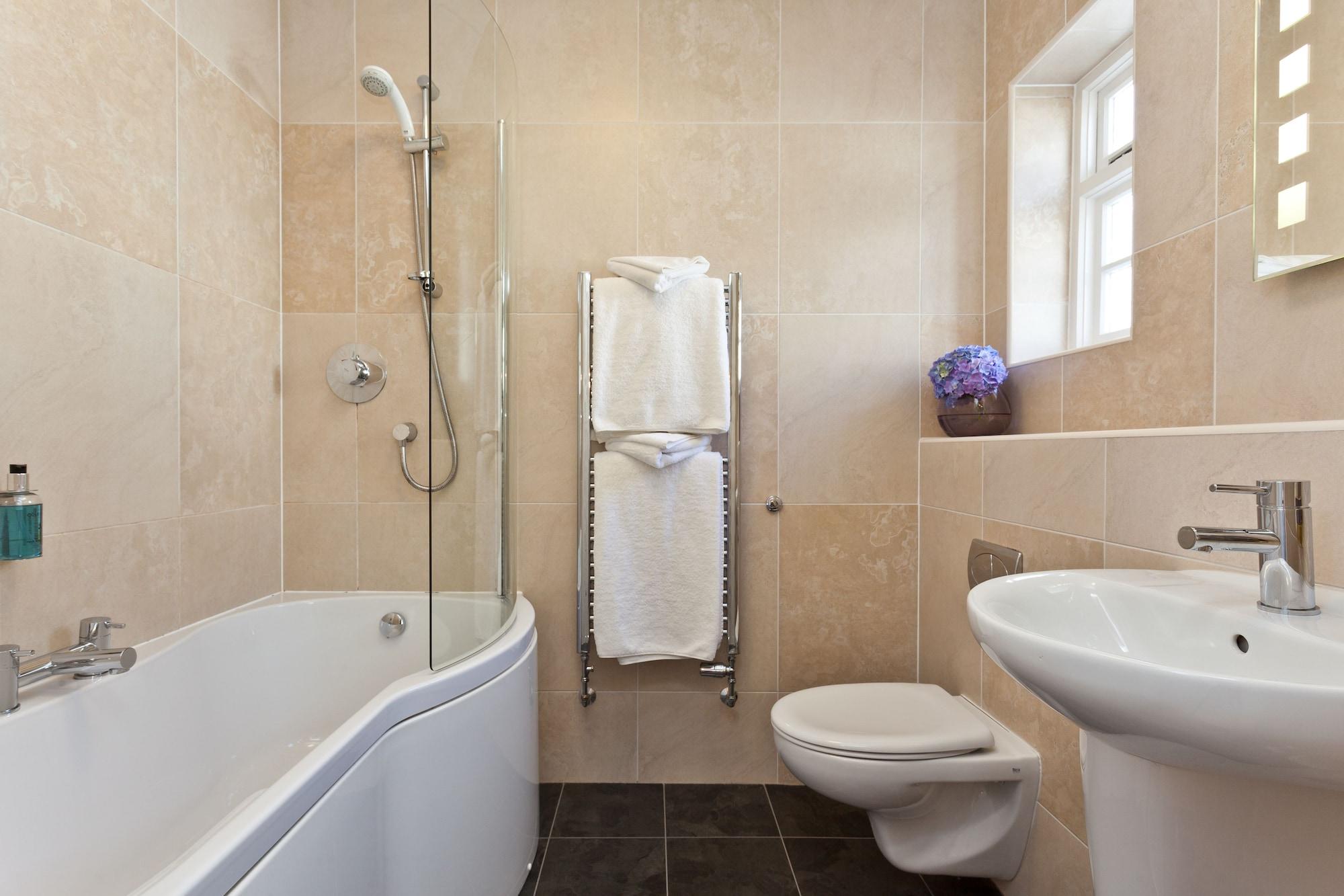 Thornbank House Offering Breakfast And With Free Off Site Health Club 4* Windermere