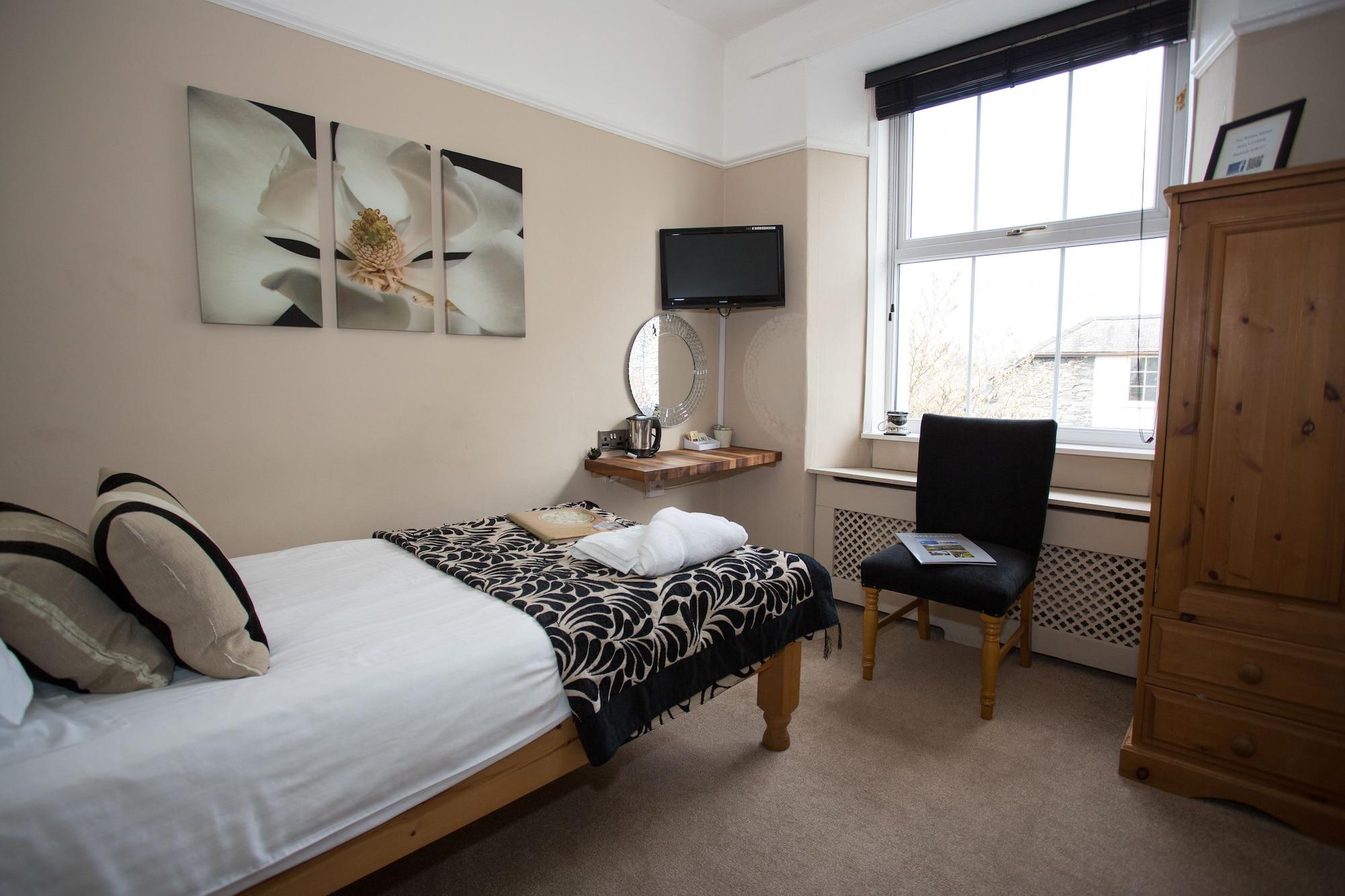 Holly With Free Off Site Health Club Guest house 4*