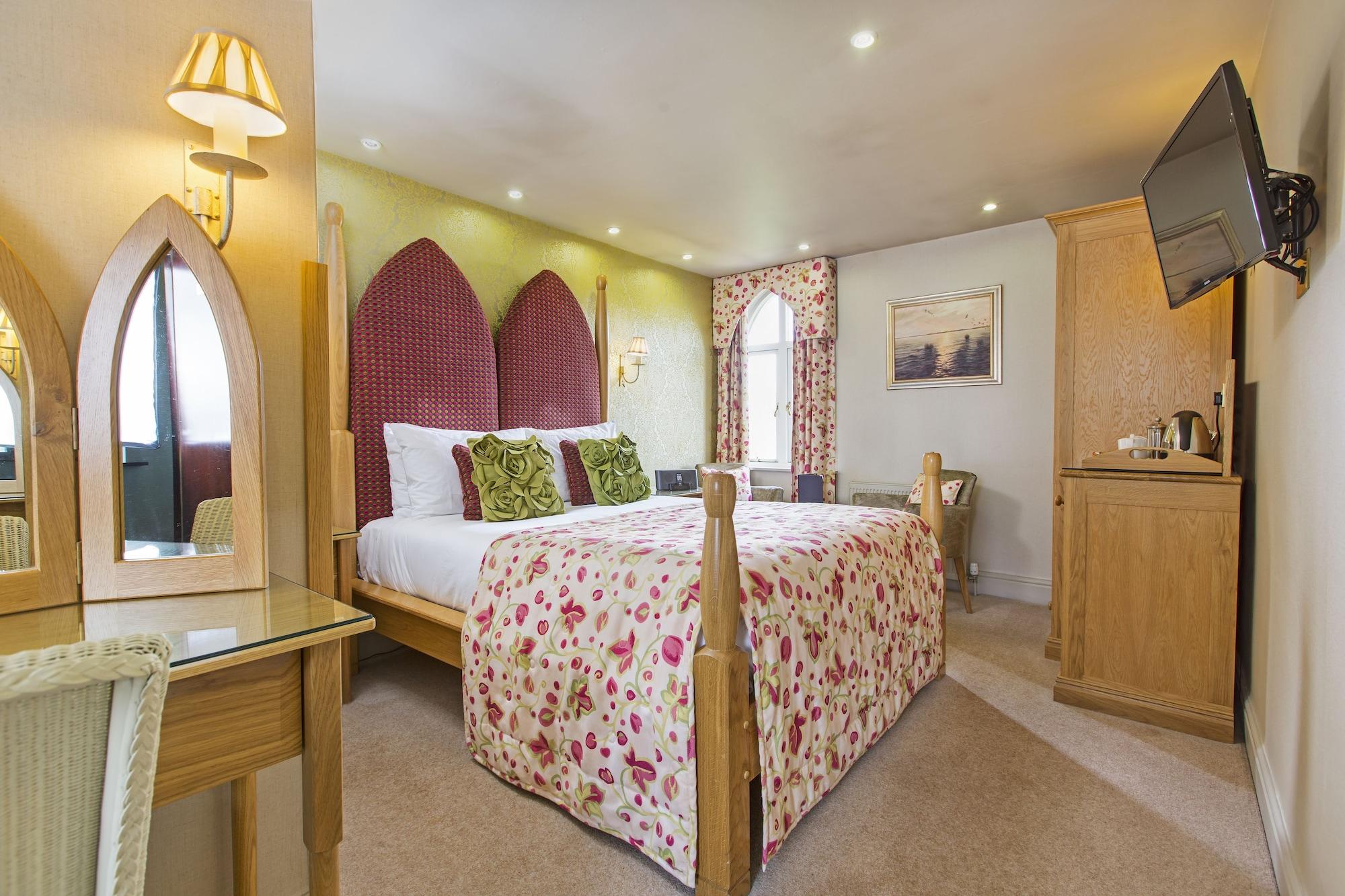 Cedar Manor Country house