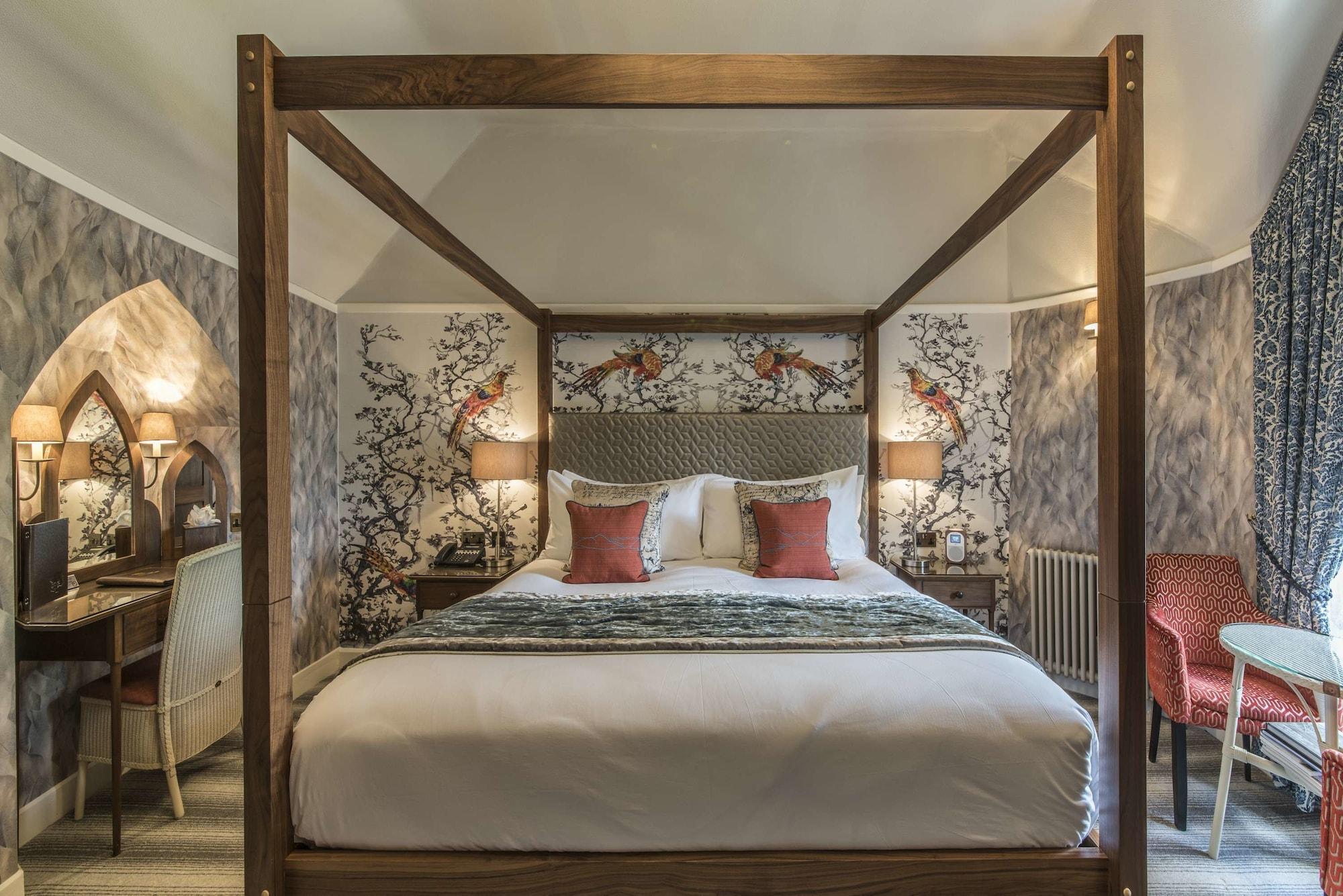 Cedar Manor Country house