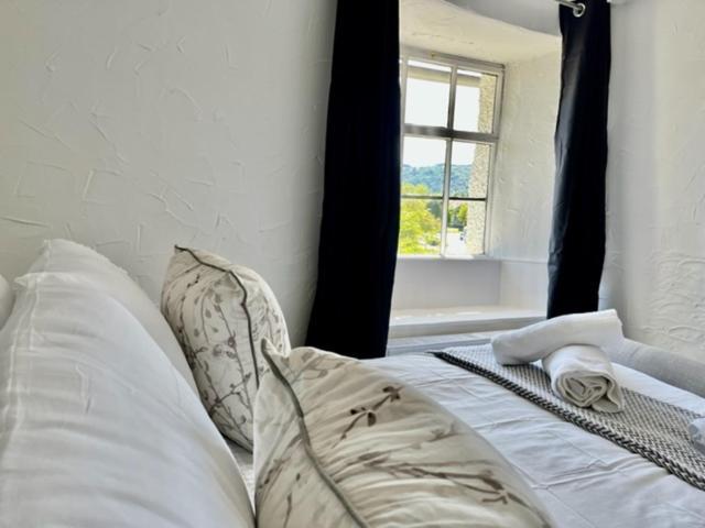 Quirky Cottage, Cosy Grade Ii Listed 2 Bed Troutbeck Bridge *
