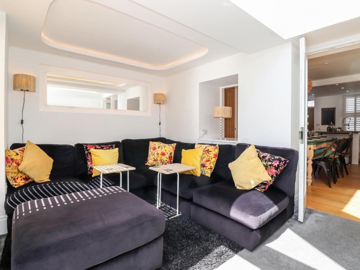 2 Alexandra Road Windermere