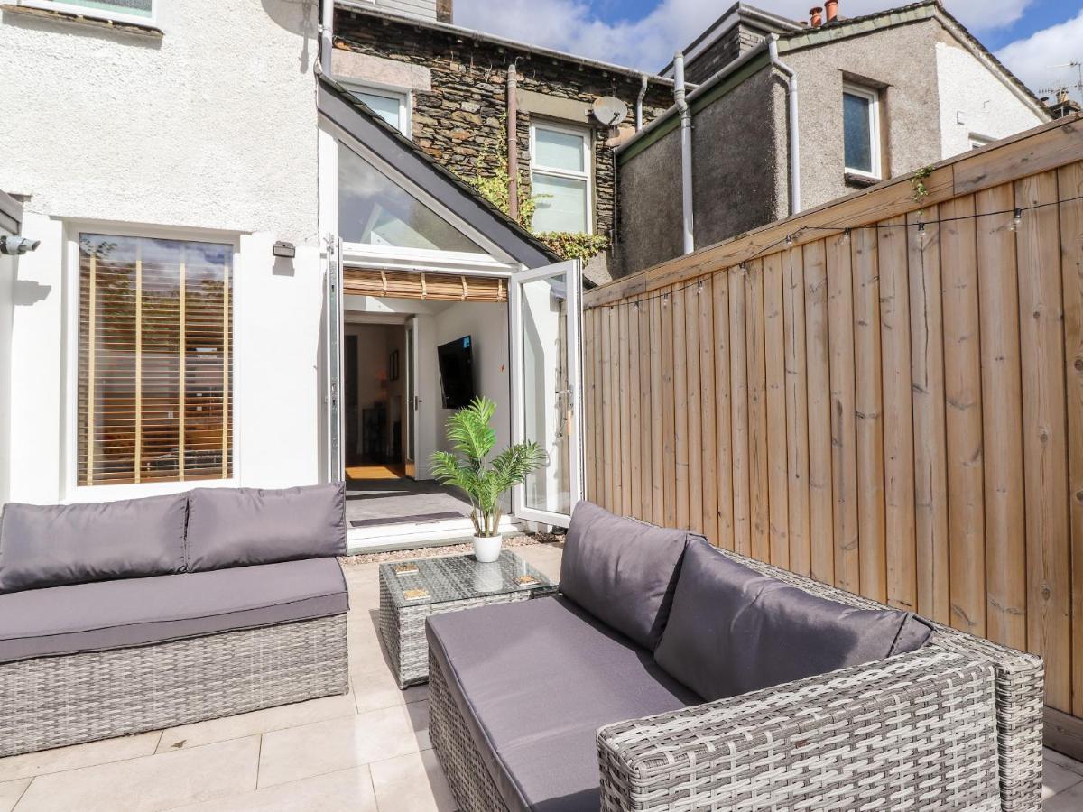 2 Alexandra Road * Windermere