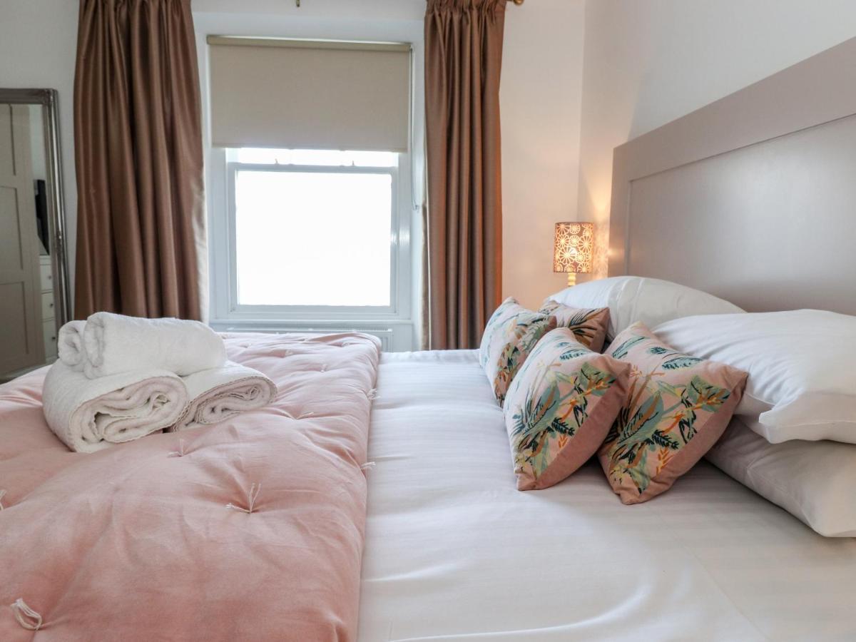 2 Alexandra Road * Windermere