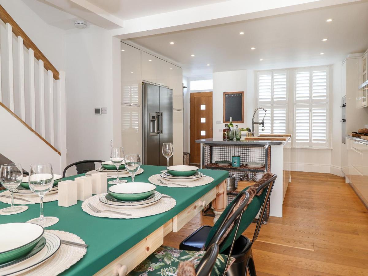 2 Alexandra Road Windermere