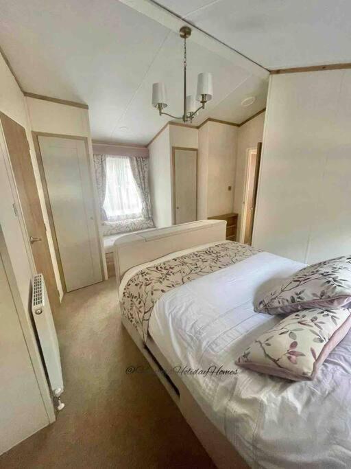 Hartland - White Cross Bay Chalet