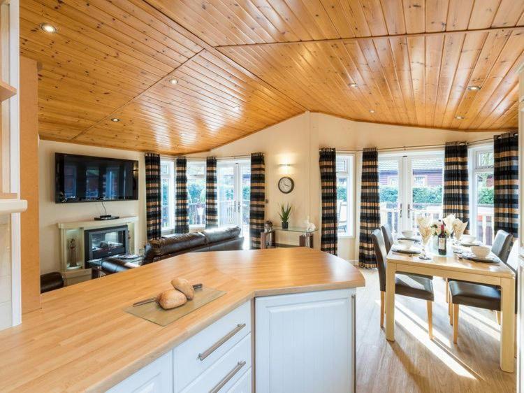 Chalet Retreat - White Cross Bay *
