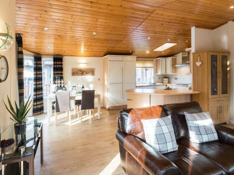 Retreat - White Cross Bay Chalet Windermere