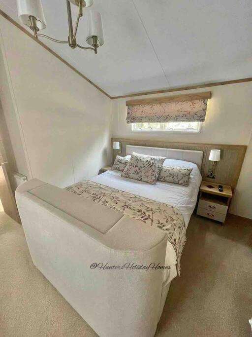 Hartland - White Cross Bay Chalet
