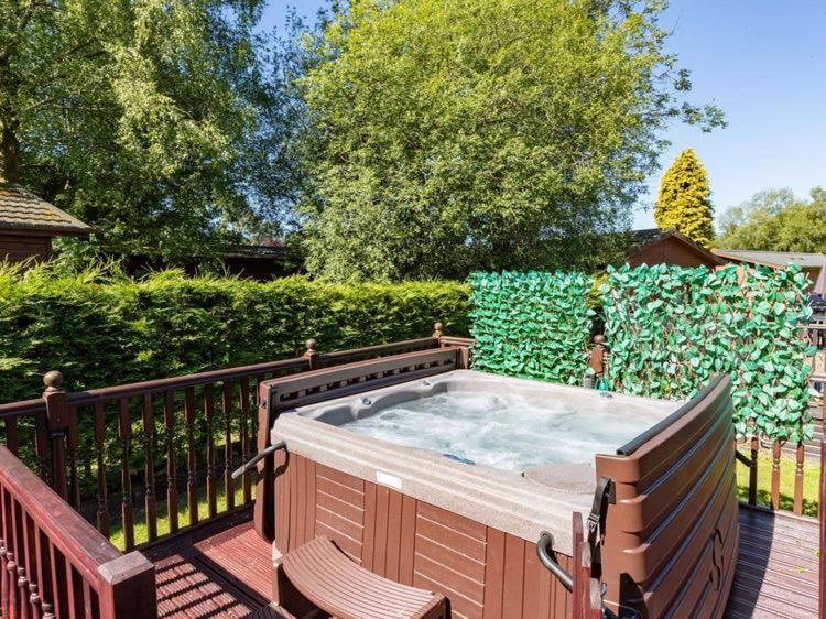 Chalet Retreat - White Cross Bay Windermere