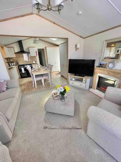 Hartland - White Cross Bay Chalet