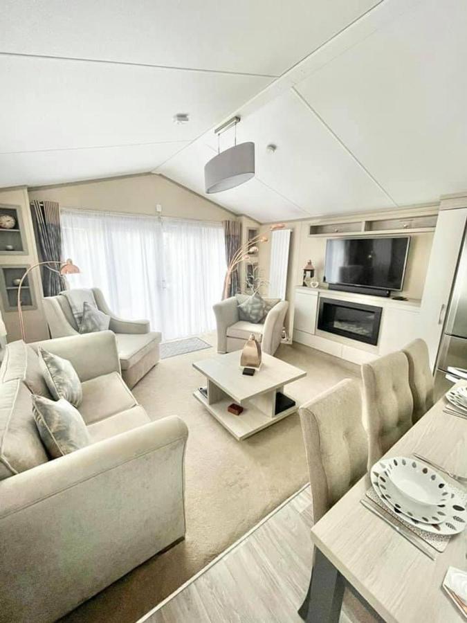 48 Pony Meadow - White Cross Bay *
