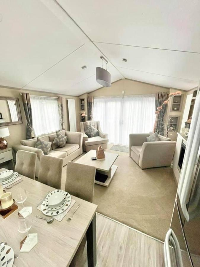 48 Pony Meadow - White Cross Bay