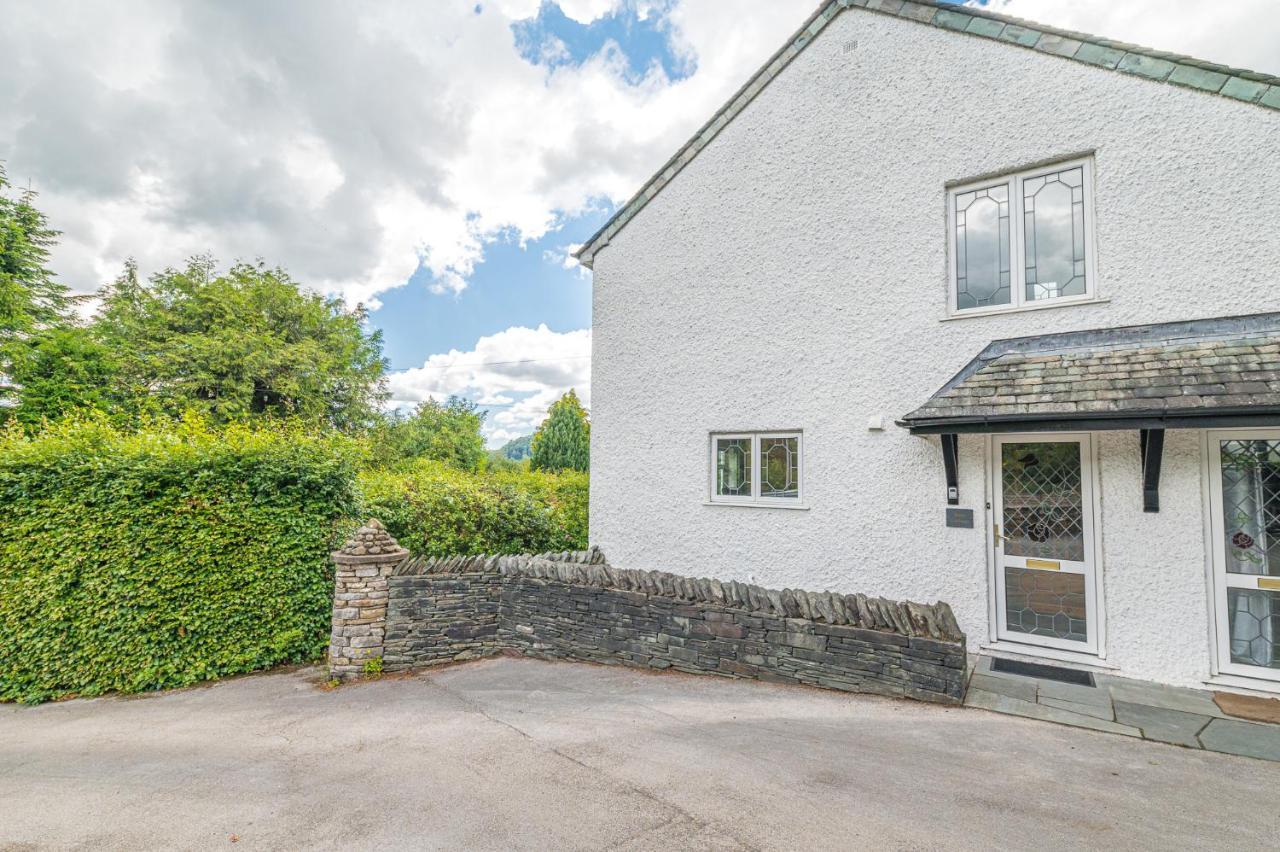 Pass The Keys Two Bed With Parking Near Bowness Centre Holiday home