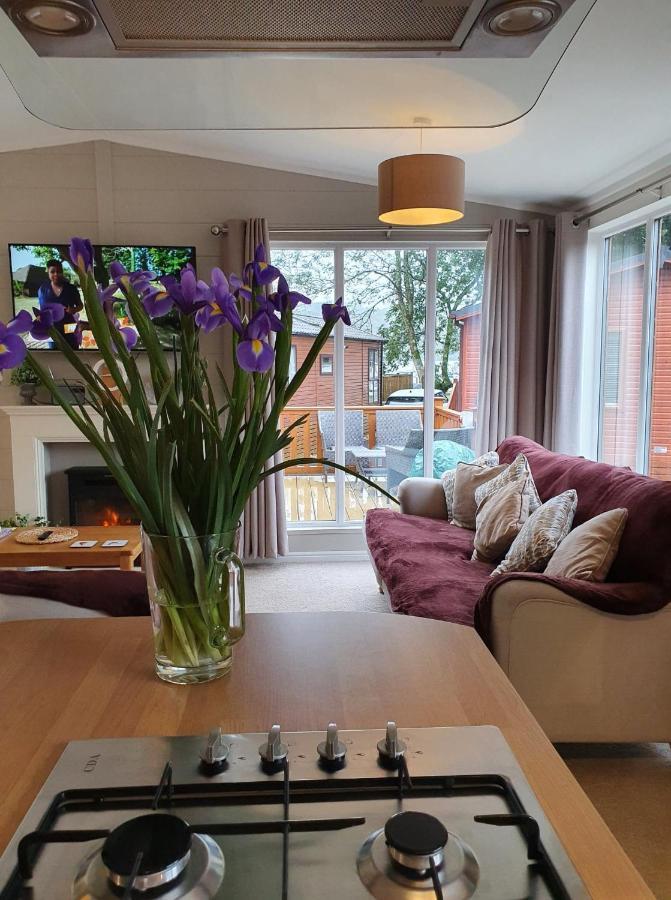 Jaw-dropping With Hot Tub On Holiday home